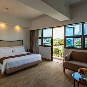 One-Bedroom King Suite